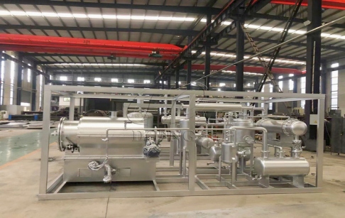 What can be used in pyrolysis plant to heat the pyrolysis reactor?